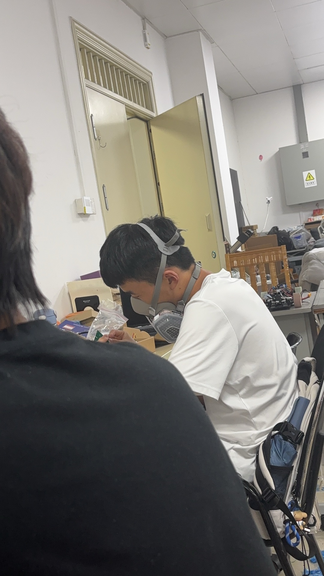 实验室工作场景